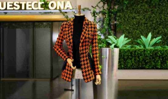Chic office looks with a turtleneck and tailored blazer.
